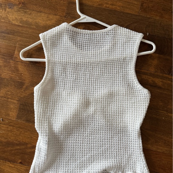 White Textured Knit Crop Tank Top - Picture 3 of 3